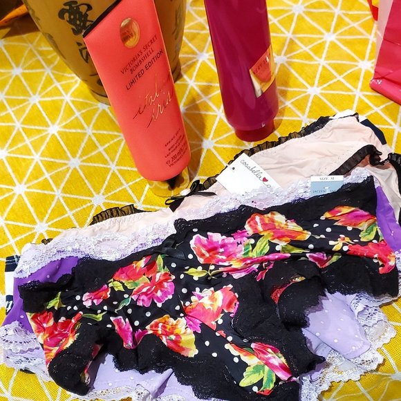 Lingerie/Very Sexy Lotion Bundle - Picture 1 of 7